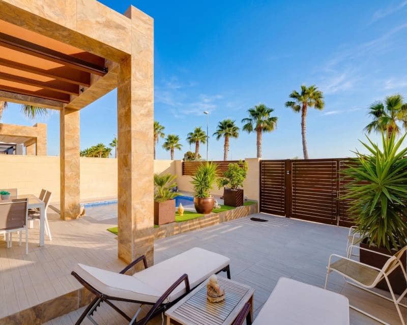3 bedroom Villa for sale in Ciudad Quesada with pool garage - € 379,969 (Ref: 10095351)