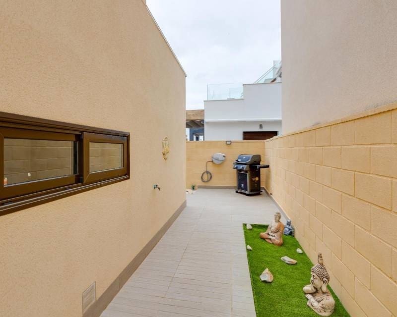 3 bedroom Villa for sale in Ciudad Quesada with pool garage - € 379,969 (Ref: 10095351)