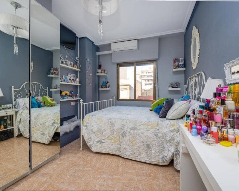 5 sypialnia Apartament na sprzedaż w Torrevieja - 224 969 € (Ref: 10097284)
