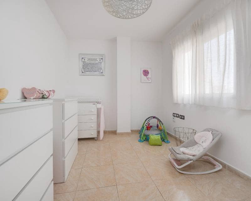 3 makuuhuone Huoneisto myytävänä paikassa Torrevieja mukana 
autotalli - 224 969 € (Ref: 10097286)