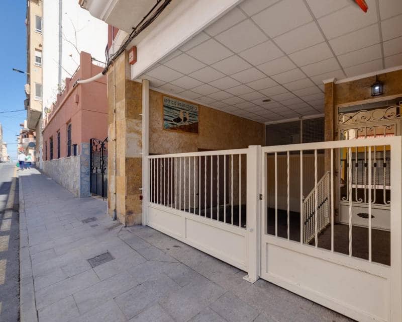 3 makuuhuone Huoneisto myytävänä paikassa Torrevieja mukana 
autotalli - 224 969 € (Ref: 10097286)