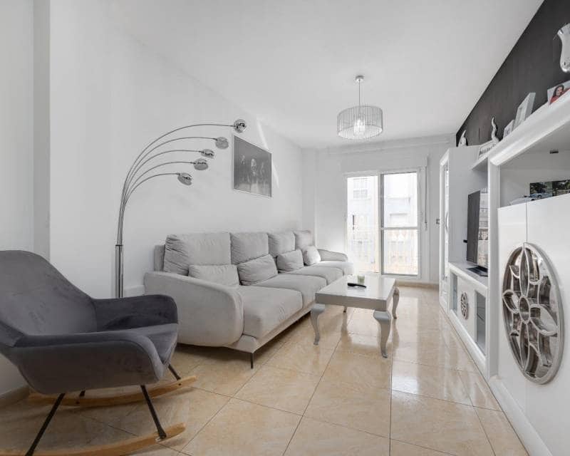 3 makuuhuone Huoneisto myytävänä paikassa Torrevieja mukana 
autotalli - 224 969 € (Ref: 10097286)