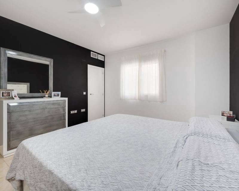 3 makuuhuone Huoneisto myytävänä paikassa Torrevieja mukana 
autotalli - 224 969 € (Ref: 10097286)