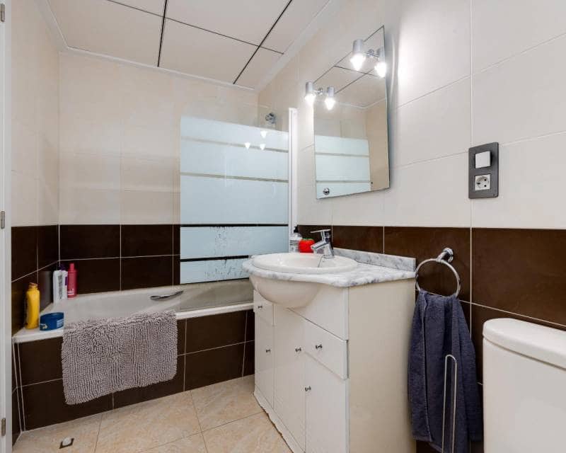 3 makuuhuone Huoneisto myytävänä paikassa Torrevieja mukana 
autotalli - 224 969 € (Ref: 10097286)