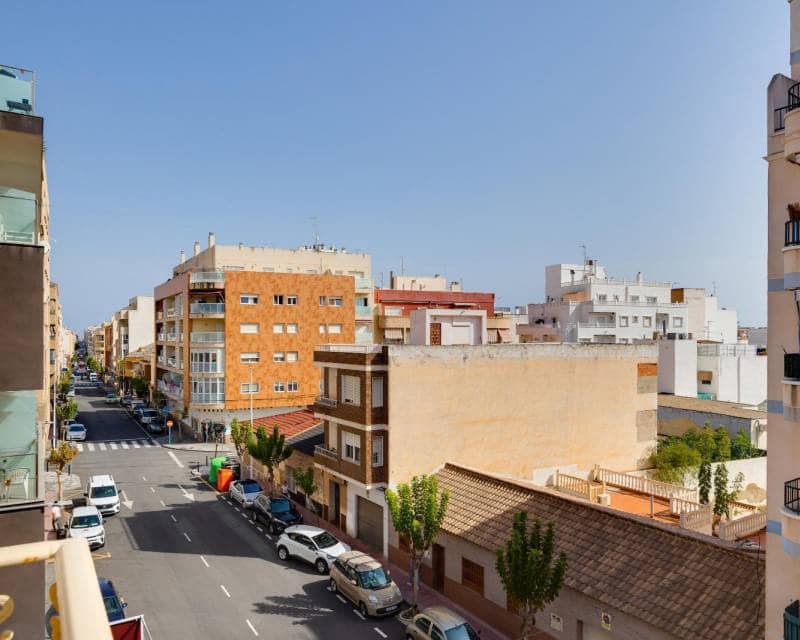 3 makuuhuone Huoneisto myytävänä paikassa Torrevieja mukana 
autotalli - 224 969 € (Ref: 10097286)