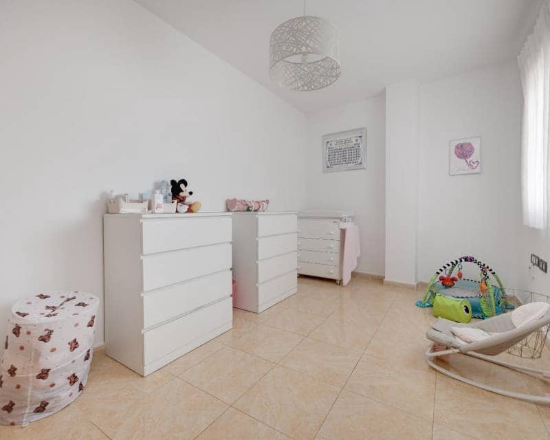 3 makuuhuone Huoneisto myytävänä paikassa Torrevieja mukana 
autotalli - 224 969 € (Ref: 10097286)