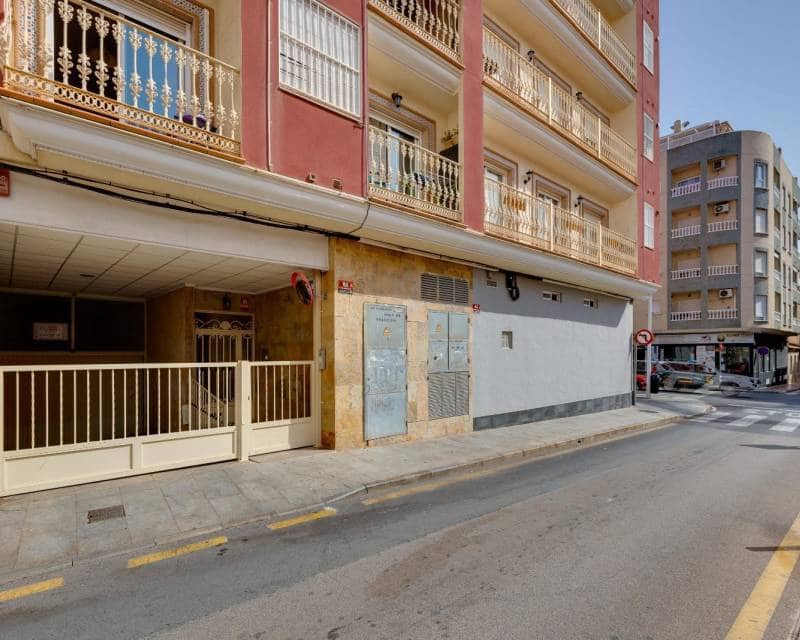 3 makuuhuone Huoneisto myytävänä paikassa Torrevieja mukana 
autotalli - 224 969 € (Ref: 10097286)