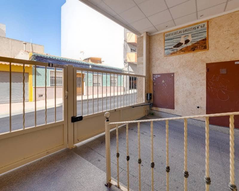 3 makuuhuone Huoneisto myytävänä paikassa Torrevieja mukana 
autotalli - 224 969 € (Ref: 10097286)