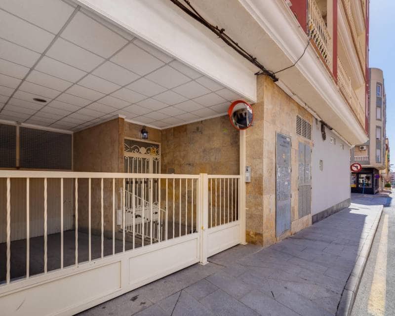 3 makuuhuone Huoneisto myytävänä paikassa Torrevieja mukana 
autotalli - 224 969 € (Ref: 10097286)