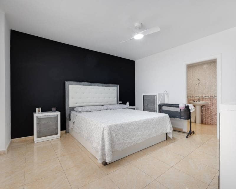 3 makuuhuone Huoneisto myytävänä paikassa Torrevieja mukana 
autotalli - 224 969 € (Ref: 10097286)