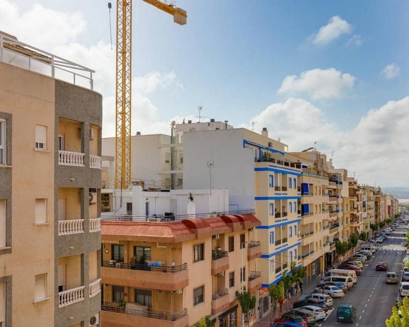 3 makuuhuone Huoneisto myytävänä paikassa Torrevieja mukana 
autotalli - 224 969 € (Ref: 10097286)