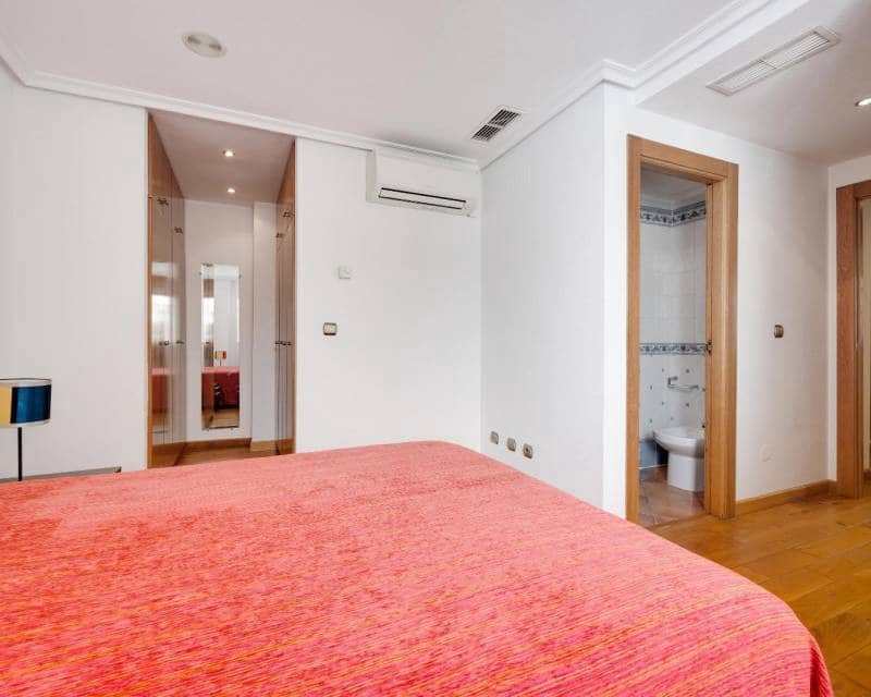 Ático de 3 habitaciones en Torrevieja en venta con garaje - 310.969 € (Ref: 10098870)