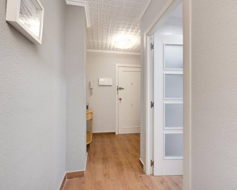 2 soveværelse Lejlighed til salg i Torrevieja - € 214.969 (Ref: 10098871)