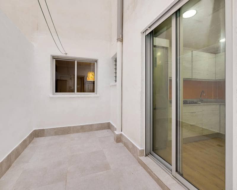2 soveværelse Lejlighed til salg i Torrevieja - € 214.969 (Ref: 10098871)