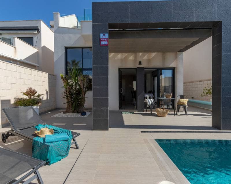 Chalet de 3 habitaciones en Ciudad Quesada en venta con piscina - 389.000 € (Ref: 10099031)