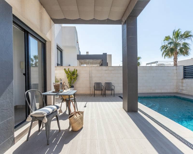 Chalet de 3 habitaciones en Ciudad Quesada en venta con piscina - 389.000 € (Ref: 10099031)