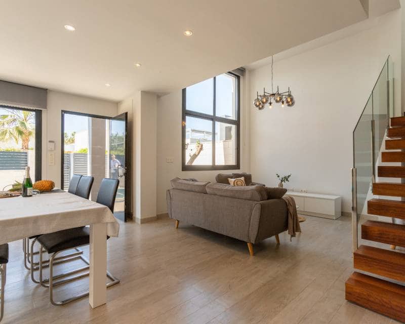 Chalet de 3 habitaciones en Ciudad Quesada en venta con piscina - 389.000 € (Ref: 10099031)
