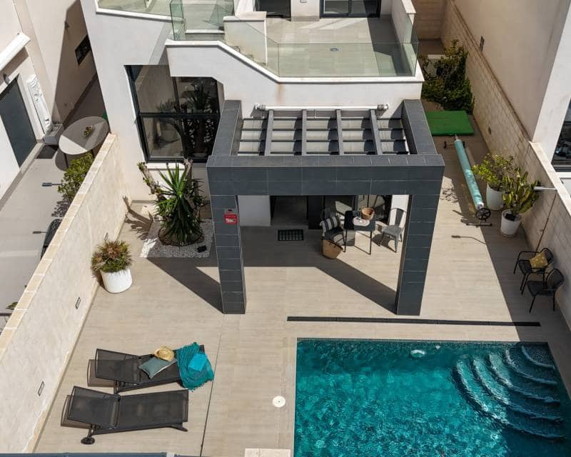Chalet de 3 habitaciones en Ciudad Quesada en venta con piscina - 389.000 € (Ref: 10099031)