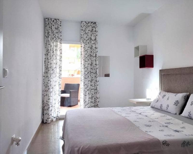 Garage till salu i Orihuela Costa - 225 000 € (Ref: 10101353)