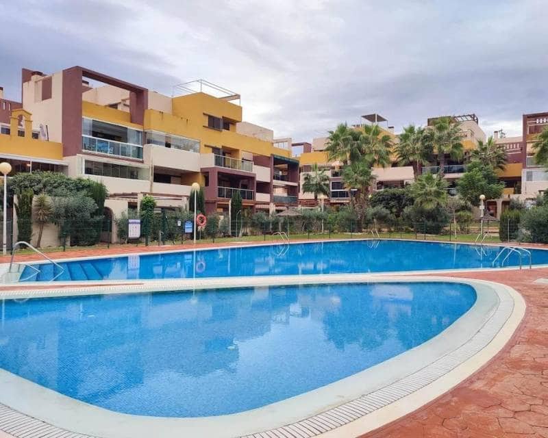 Garage till salu i Orihuela Costa - 225 000 € (Ref: 10101353)