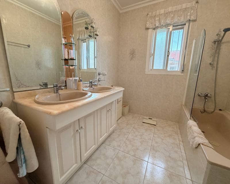 Chalet de 5 habitaciones en Ciudad Quesada en venta con piscina - 770.000 € (Ref: 10101358)