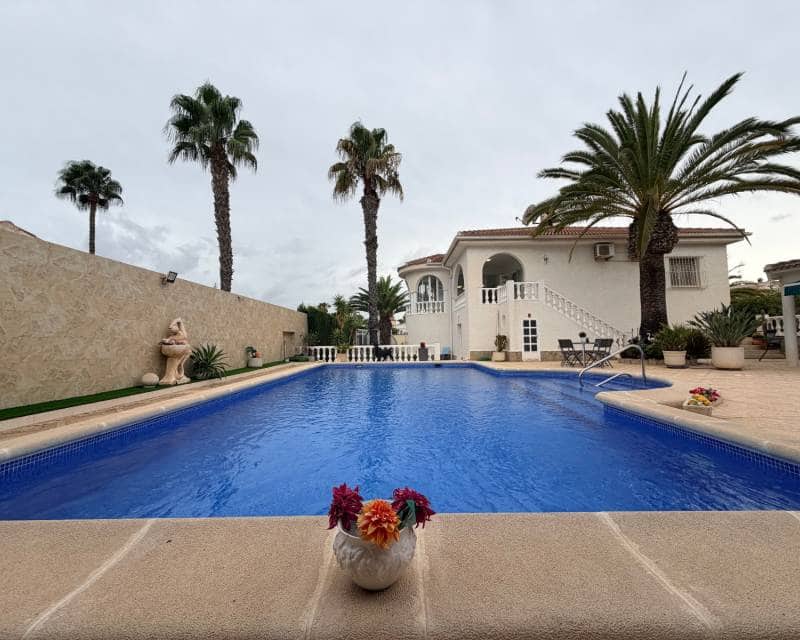 Chalet de 5 habitaciones en Ciudad Quesada en venta con piscina - 770.000 € (Ref: 10101358)