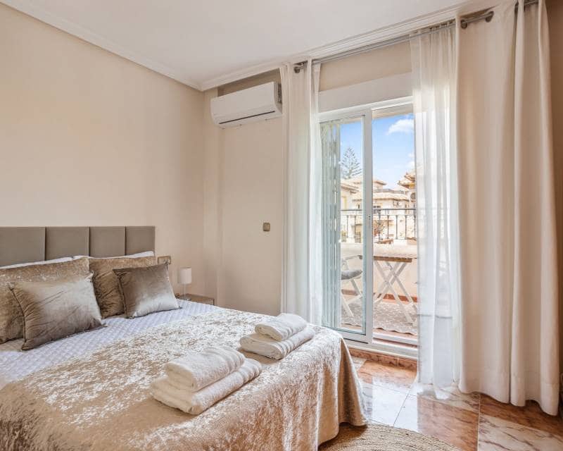2 soveværelse Rækkehus til salg i Orihuela Costa med swimmingpool - € 239.900 (Ref: 10101359)