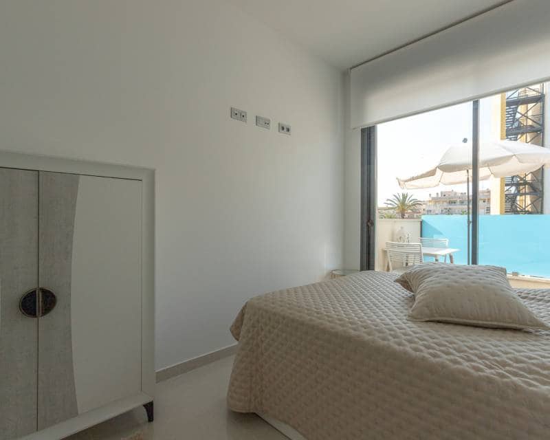 Ático de 1 habitación en Torrevieja en venta con piscina - 228.000 € (Ref: 10101363)