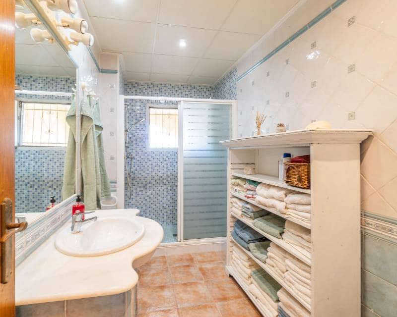 4 sypialnia Dom szeregowy na sprzedaż w Torrevieja z basenem - 369 000 € (Ref: 10102964)