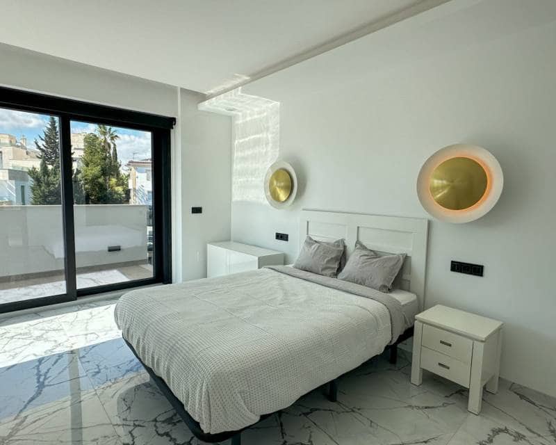 4 soverom Villa til salgs i Villamartin med svømmebasseng garasje - € 2 950 000 (Ref: 10103567)