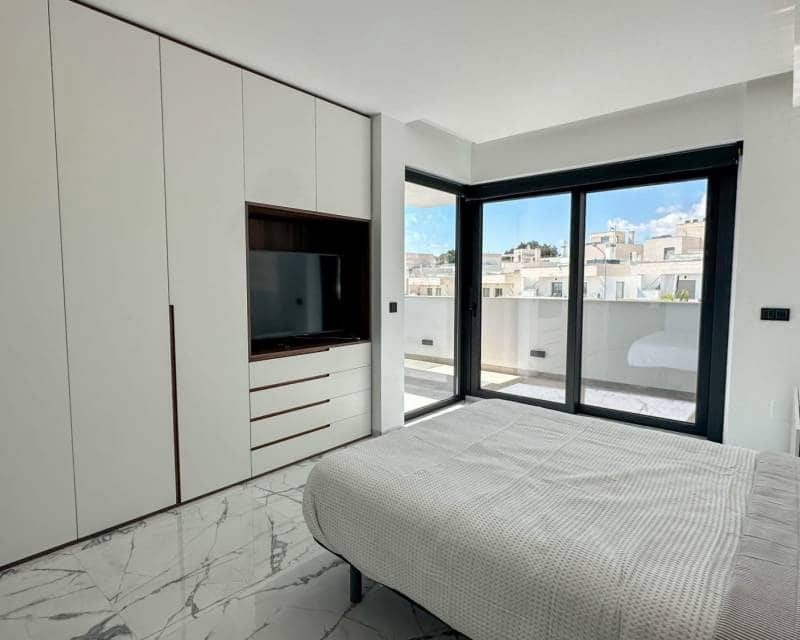 4 soverom Villa til salgs i Villamartin med svømmebasseng garasje - € 2 950 000 (Ref: 10103567)