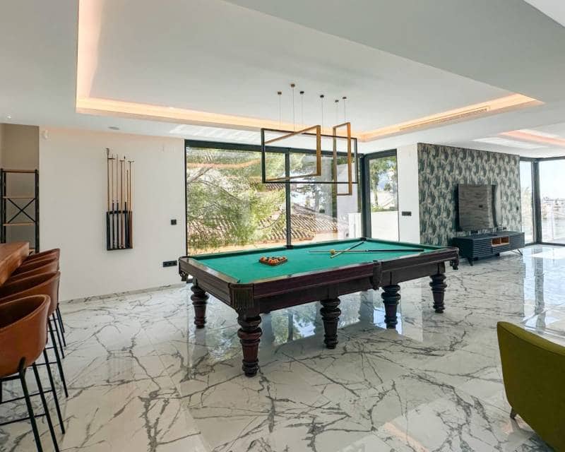 4 soverom Villa til salgs i Villamartin med svømmebasseng garasje - € 2 950 000 (Ref: 10103567)
