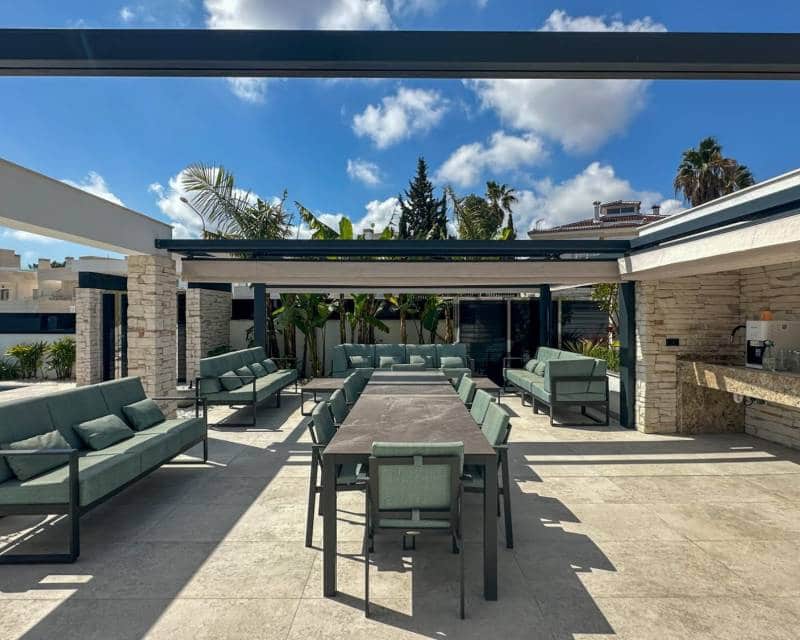 4 soverom Villa til salgs i Villamartin med svømmebasseng garasje - € 2 950 000 (Ref: 10103567)