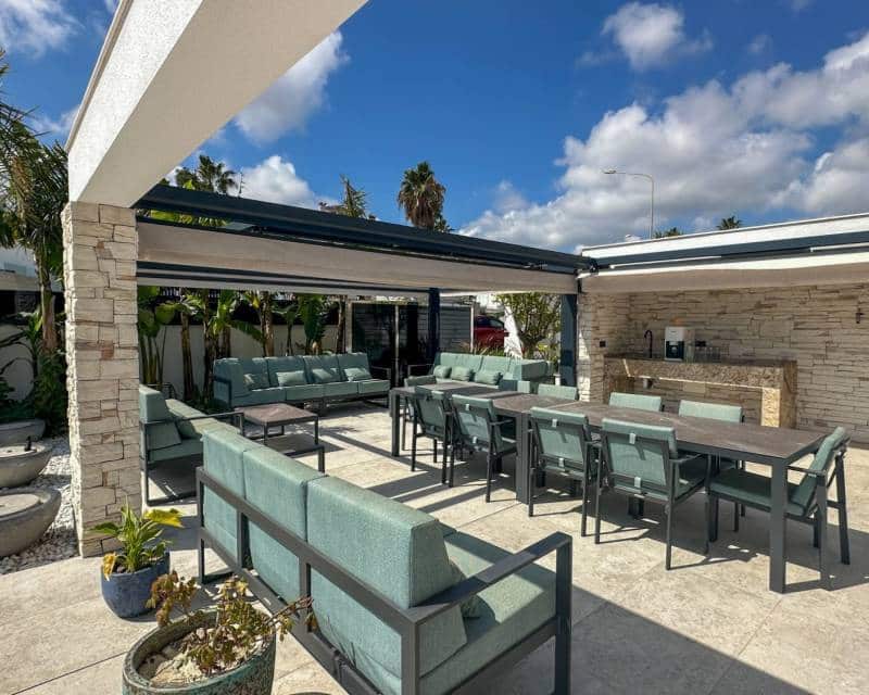 4 soverom Villa til salgs i Villamartin med svømmebasseng garasje - € 2 950 000 (Ref: 10103567)