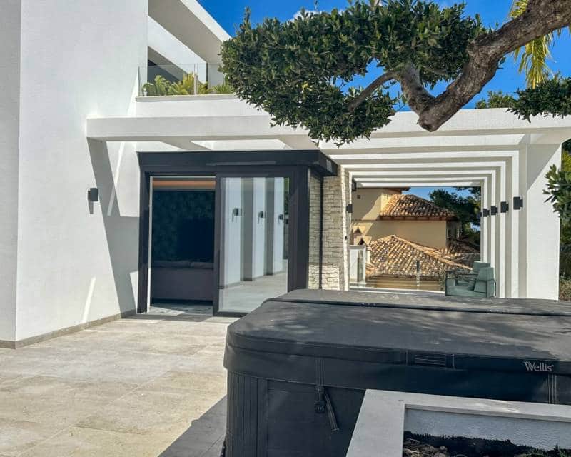 4 soverom Villa til salgs i Villamartin med svømmebasseng garasje - € 2 950 000 (Ref: 10103567)