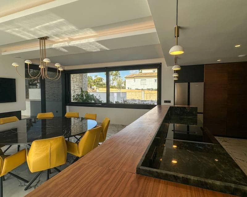 4 soverom Villa til salgs i Villamartin med svømmebasseng garasje - € 2 950 000 (Ref: 10103567)