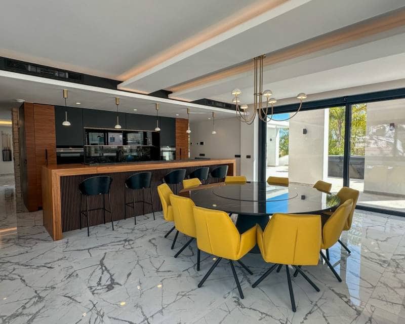 4 soverom Villa til salgs i Villamartin med svømmebasseng garasje - € 2 950 000 (Ref: 10103567)
