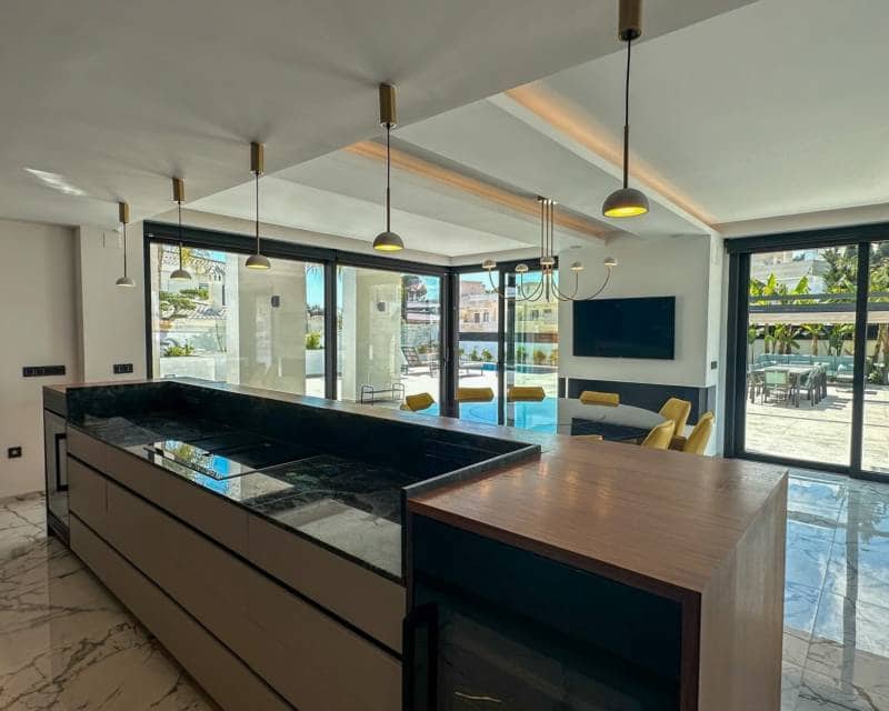 4 soverom Villa til salgs i Villamartin med svømmebasseng garasje - € 2 950 000 (Ref: 10103567)