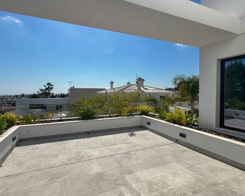 4 soverom Villa til salgs i Villamartin med svømmebasseng garasje - € 2 950 000 (Ref: 10103567)