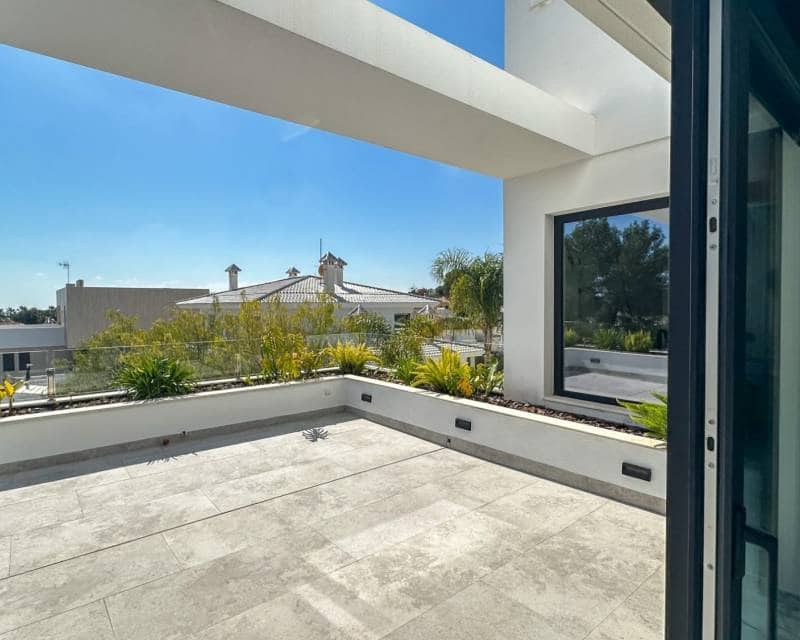 4 soverom Villa til salgs i Villamartin med svømmebasseng garasje - € 2 950 000 (Ref: 10103567)