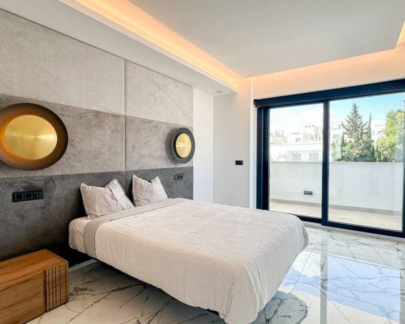 4 soverom Villa til salgs i Villamartin med svømmebasseng garasje - € 2 950 000 (Ref: 10103567)
