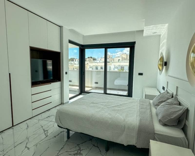 4 soverom Villa til salgs i Villamartin med svømmebasseng garasje - € 2 950 000 (Ref: 10103567)