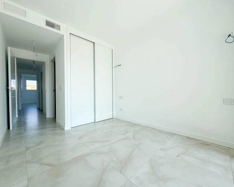 Apartamento de 2 habitaciones en Torrevieja en venta con piscina - 379.000 € (Ref: 10103568)