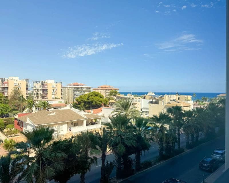 Apartamento de 2 habitaciones en Torrevieja en venta con piscina - 379.000 € (Ref: 10103568)