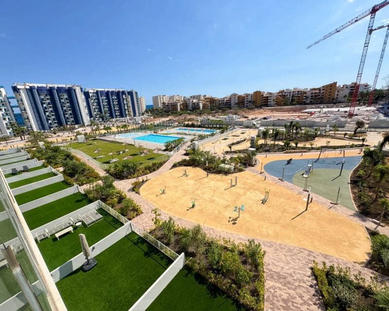 Apartamento de 2 habitaciones en Torrevieja en venta con piscina - 379.000 € (Ref: 10103568)