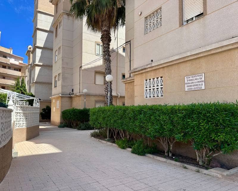 2 soverom Leilighet til salgs i Torrevieja med svømmebasseng - € 199 900 (Ref: 10103569)