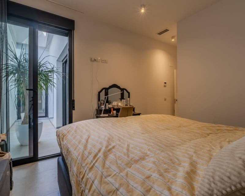 4 soverom Villa til salgs i Guardamar del Segura med svømmebasseng garasje - € 600 000 (Ref: 10104342)