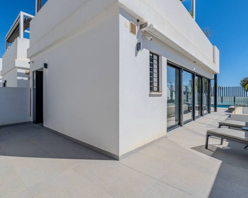4 soverom Villa til salgs i Guardamar del Segura med svømmebasseng garasje - € 600 000 (Ref: 10104342)