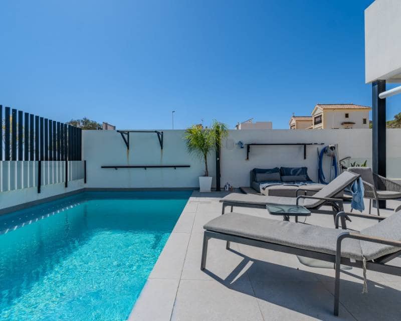 4 soverom Villa til salgs i Guardamar del Segura med svømmebasseng garasje - € 600 000 (Ref: 10104342)