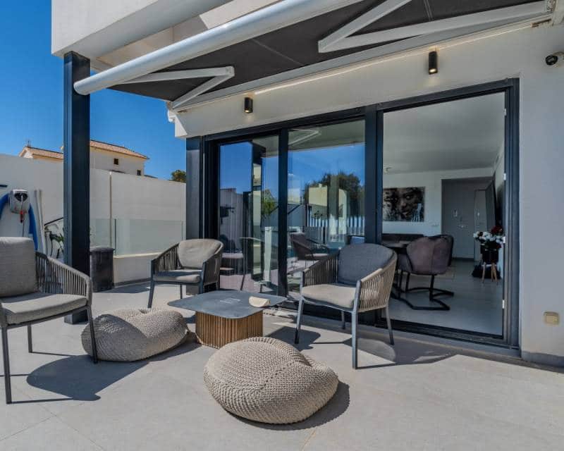 4 soverom Villa til salgs i Guardamar del Segura med svømmebasseng garasje - € 600 000 (Ref: 10104342)
